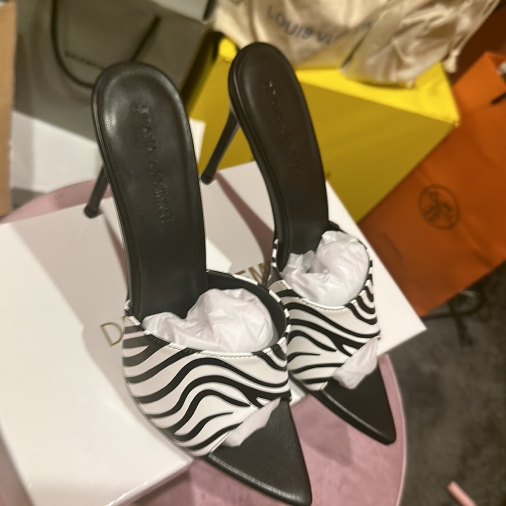 Brand new Femme La zebra & leather sandals